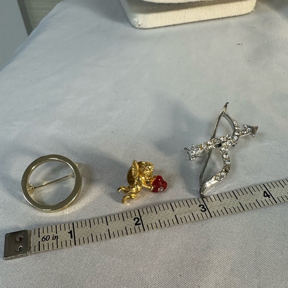 Cupids love pin brooch group - Picture 1 of 8
